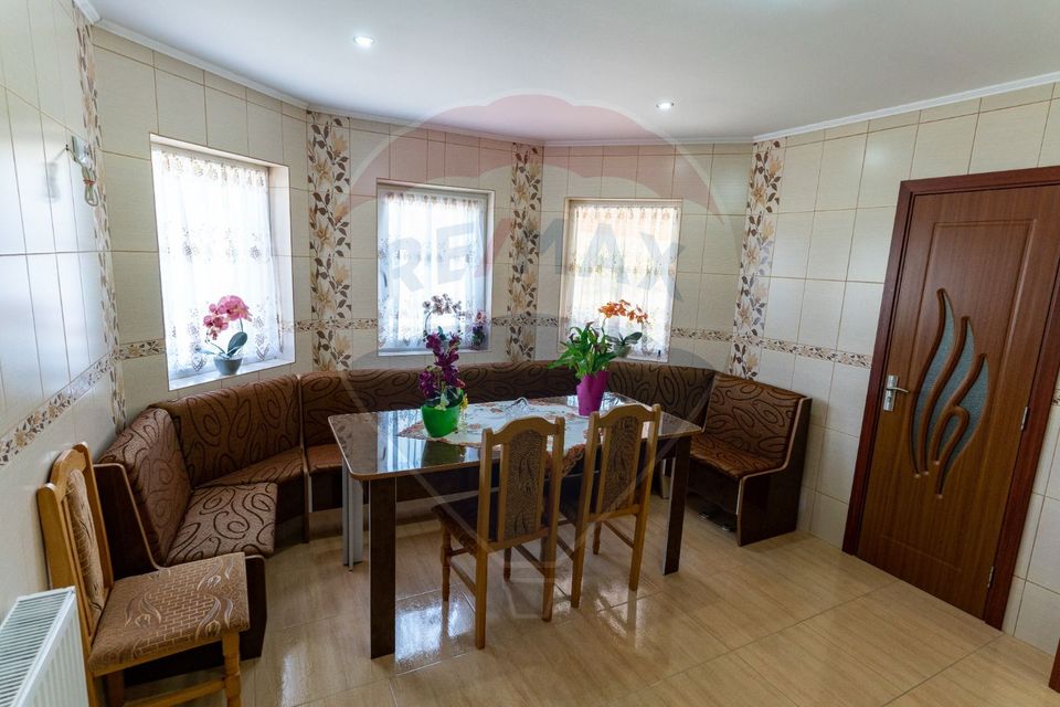 Casă / Vilă Sesuri, jud Hunedoara