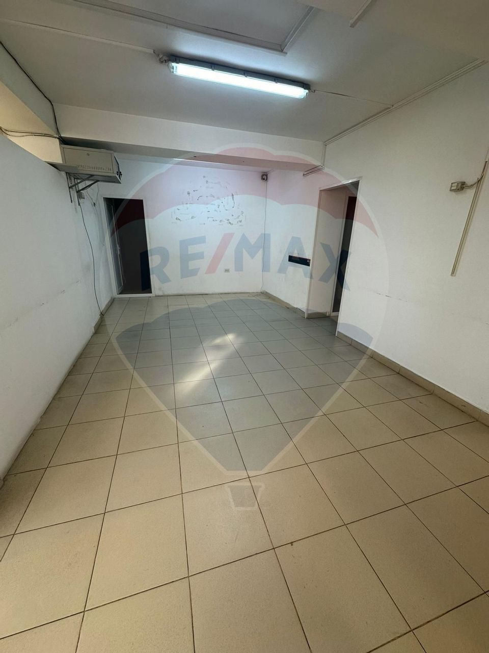 230sq.m Commercial Space for rent, Brotacei area