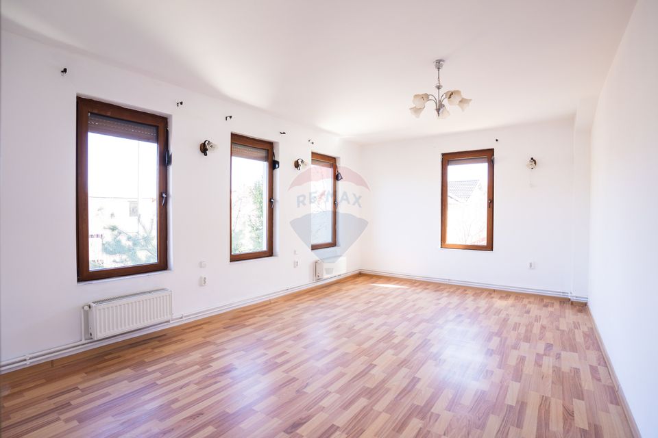 Casă individuală de Vânzare, 242mp utili+ teren de 380mp, în Pitești