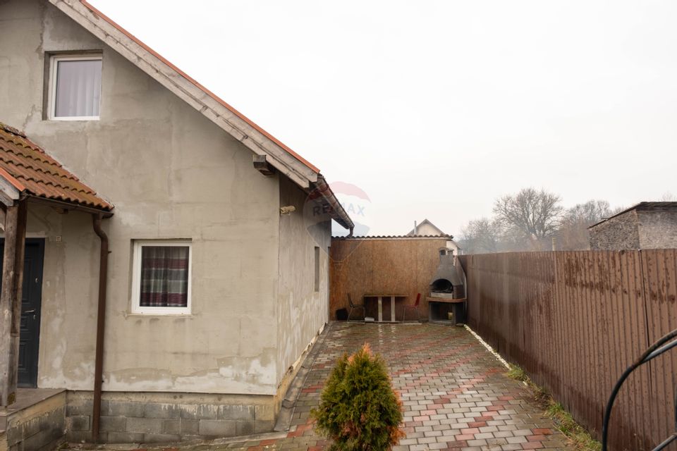 4 room House / Villa for sale, Livezeni area