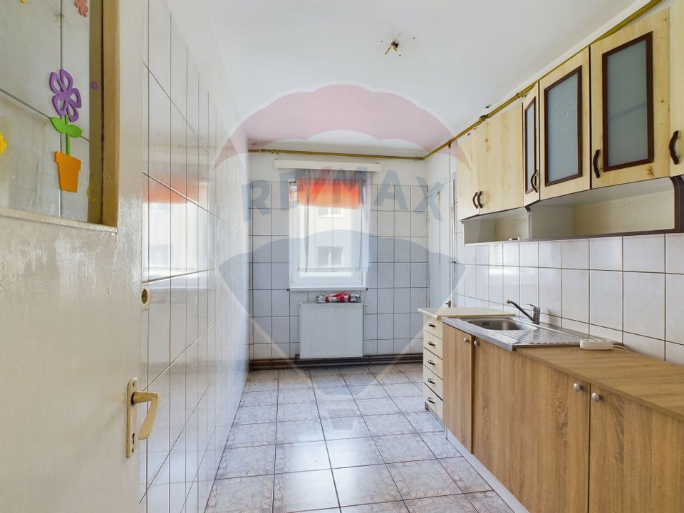 3 room Apartment for sale, Tractorul area