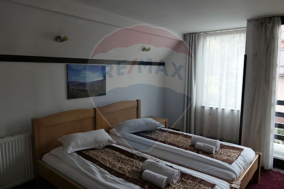 Vilă cu 10 camere de vânzare în zona Centrala