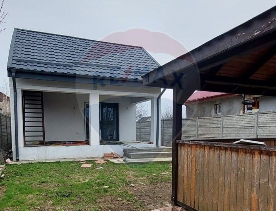 Casă / Vilă cu 3 camere de vânzare cu livada