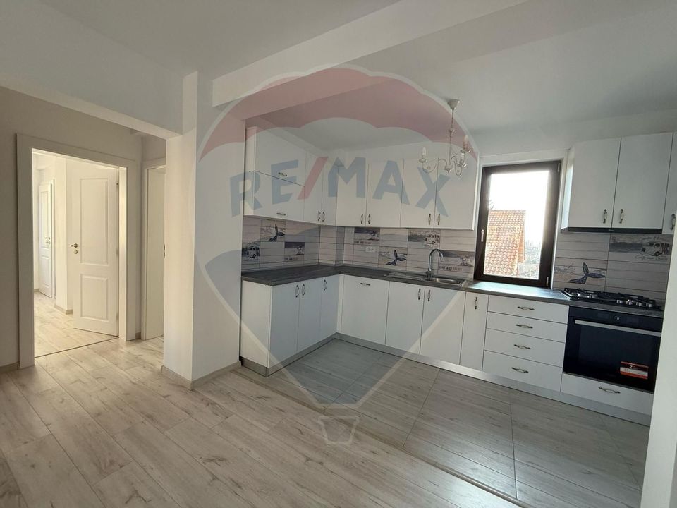 Apartament Decomandat Central 3 camere, 2 bai + loc de parcare privat