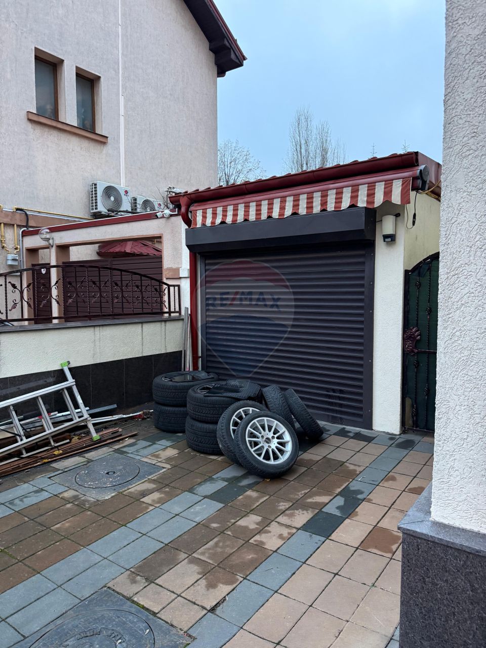 De inchiriat Casă / Vilă 7 camere + curte zona Vatra Luminoasa