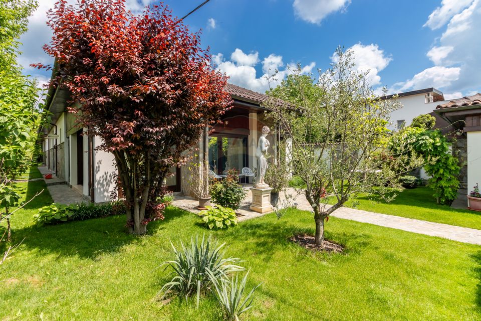 Vilă + casă de oaspeți + casă angajați | 12 camere | 530mp | Mogoșoaia