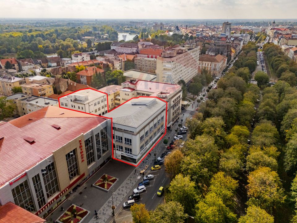 Cladire unica cu destinatii multiple de vanzare Ultracentral Arad