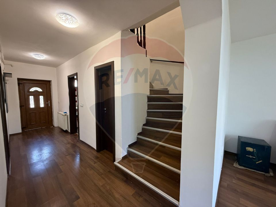 5 room House / Villa for sale