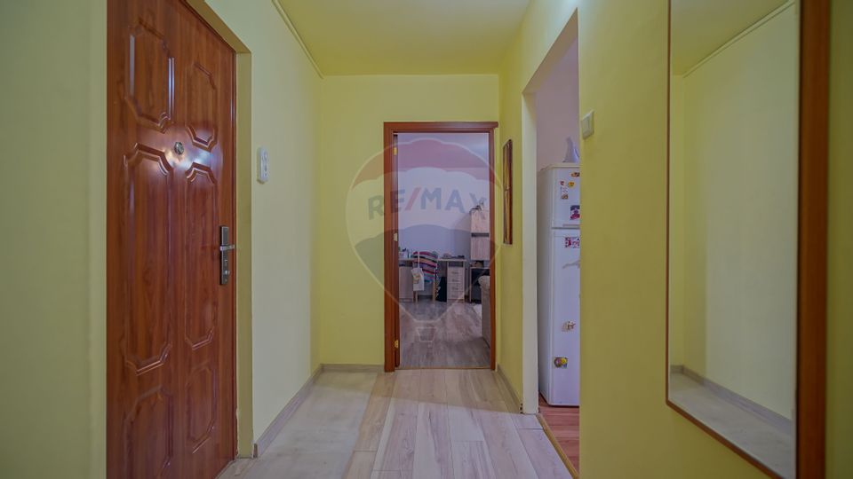 Apartament două camere decomandat la intrare în Răcădău!