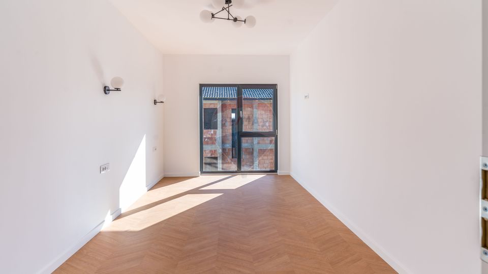 Duplex finisat, arhitectura moderna, garaj, izolatie 15cm, comision 0