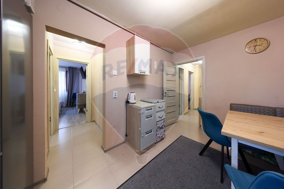 Apartament cu 3 camere de vânzare în zona Vlahuta