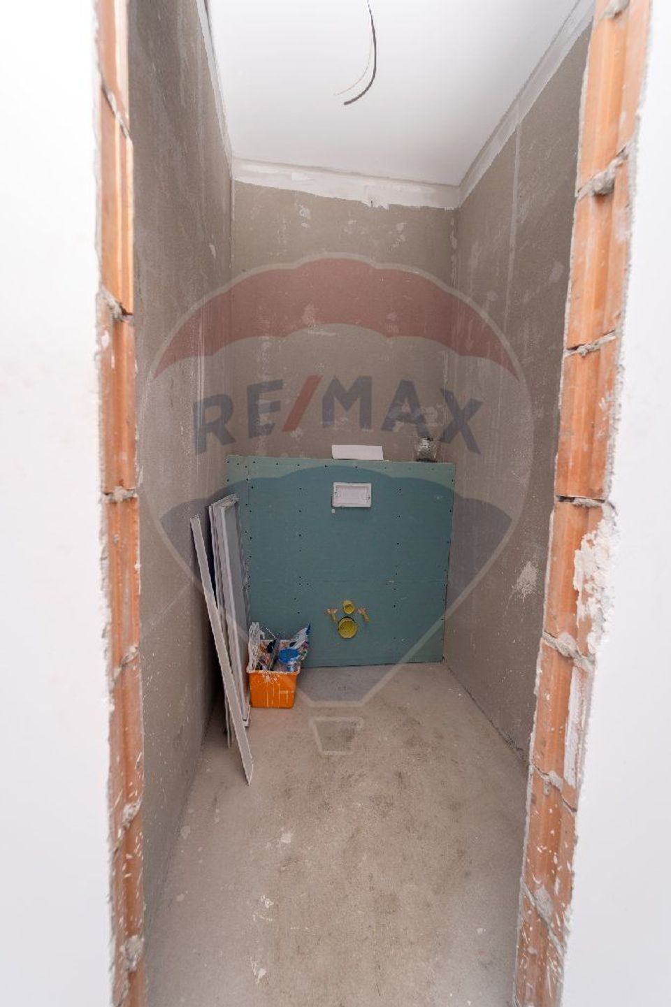 Casă Modernă de Vânzare în Sânpetru