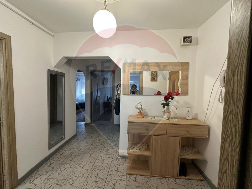 Apartament cu 3 camere de vânzare în zona Nord