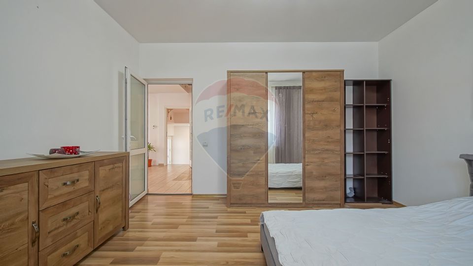 8 room House / Villa for sale, Aurel Vlaicu area