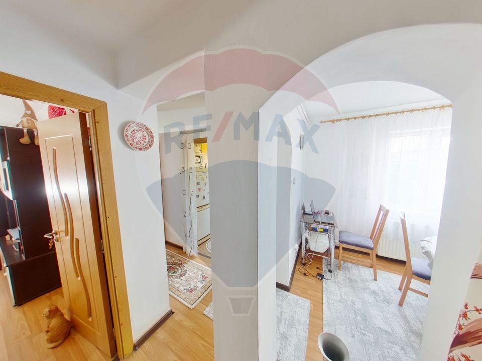 Apartament cu 3 camere de vânzare în zona Sud-Vest