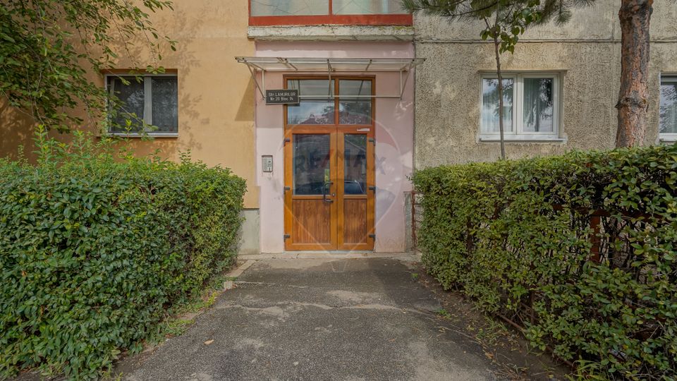 Apartament cu 3 camere de vânzare în zona Bartolomeu