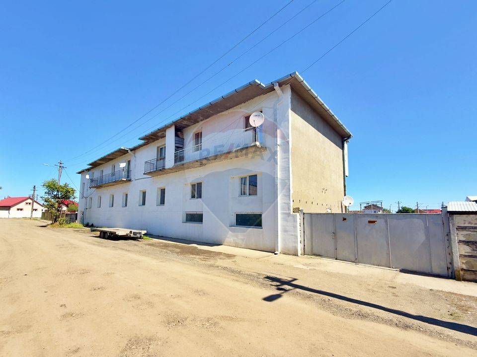 Clădire cu destinații multiple de vânzare în Arad