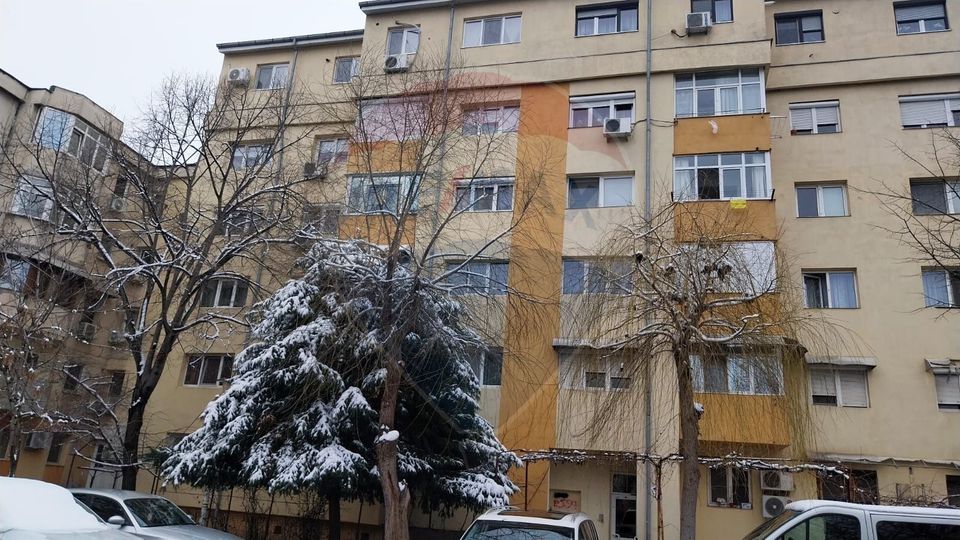 Apartament cu 3 camere decomandate în Lapus-Decebal