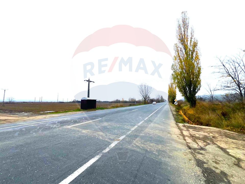 Apartament cu 3 camere de vânzare în comuna Răcăciuni