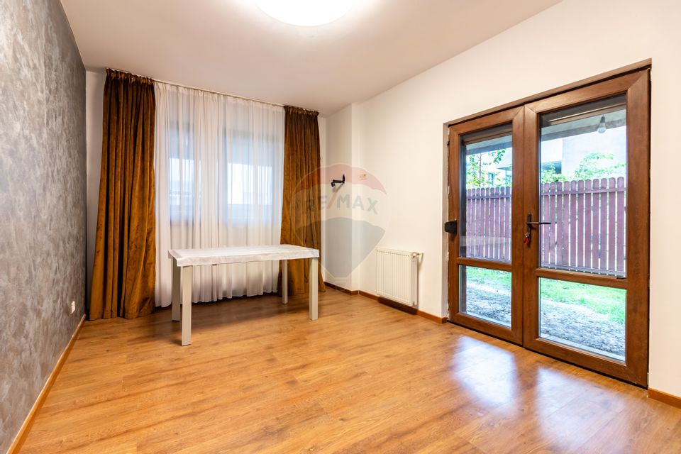 Apartament cu 4 camere si gradina proprie de vanzare/ str.  Amurgului
