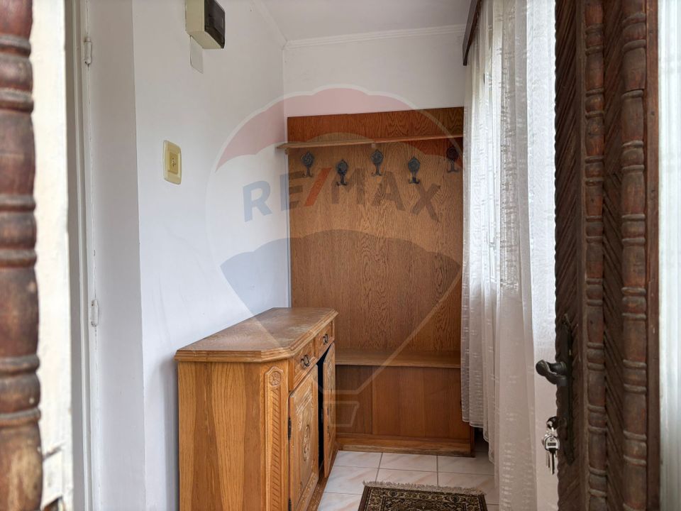 Casă / Vilă cu 5 camere de vânzare în Aleșd zona Ultracentral