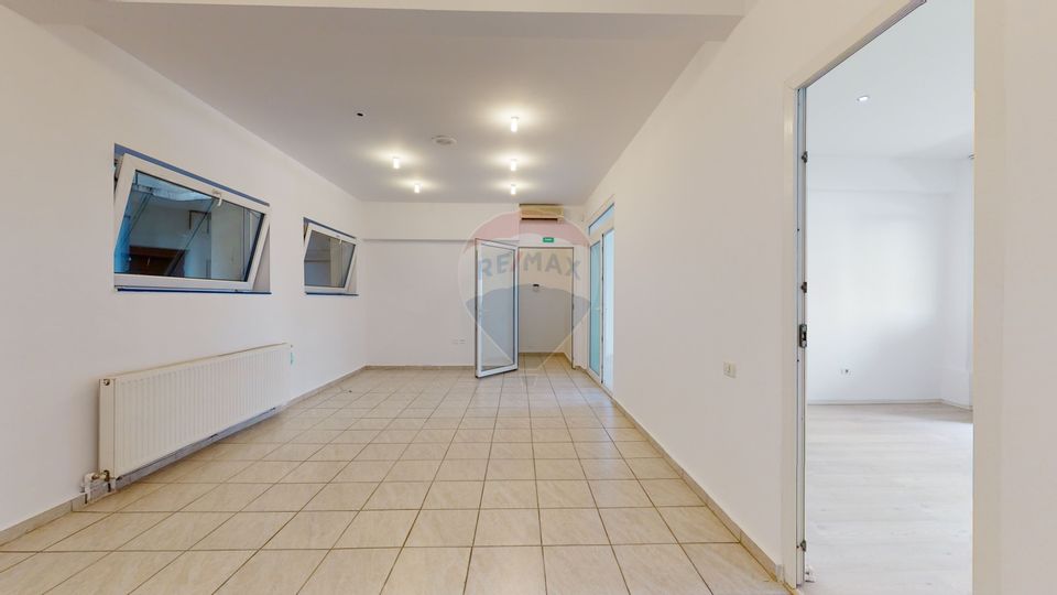 Inchiriez Apartament 4 camere in Piata Romana
