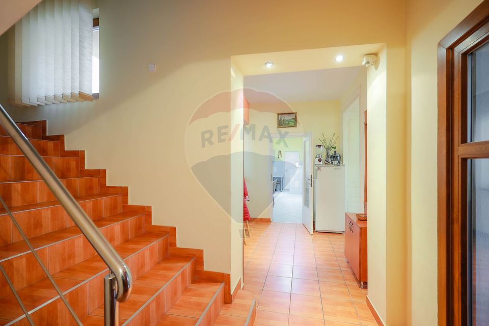 Casă cu 7 camere de vânzare în zona Ultracentrală