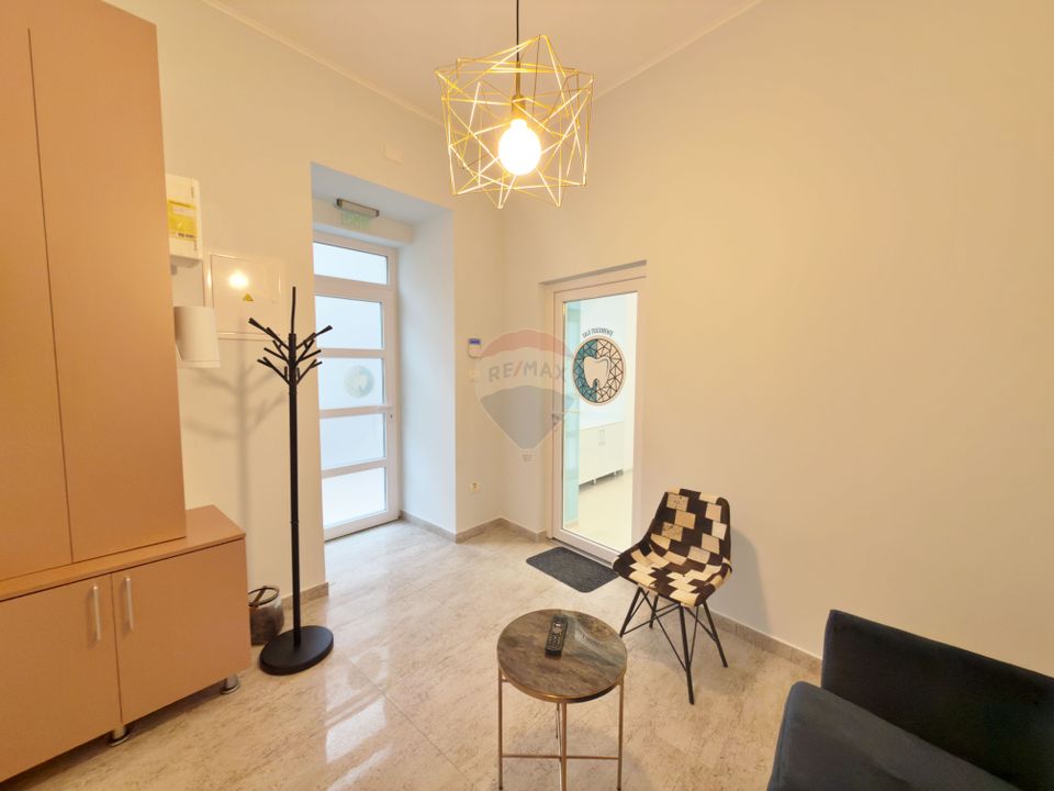 42sq.m Commercial Space for rent, Ultracentral area