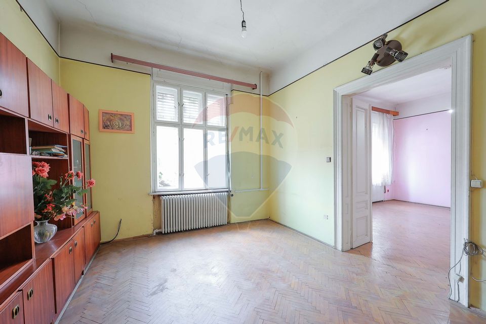 4 room Apartment for sale, Central area