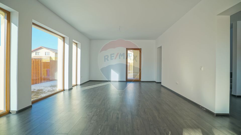 REZERVATA! Vilă nouă, cu 4 camere si teren de 500mp, în Cristian