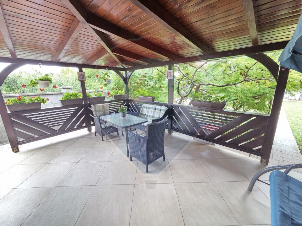 5 room House / Villa for sale, Vest area