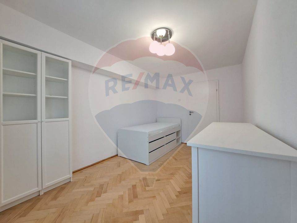 Apartament cu 3 camere de închiriat în zona Unirii