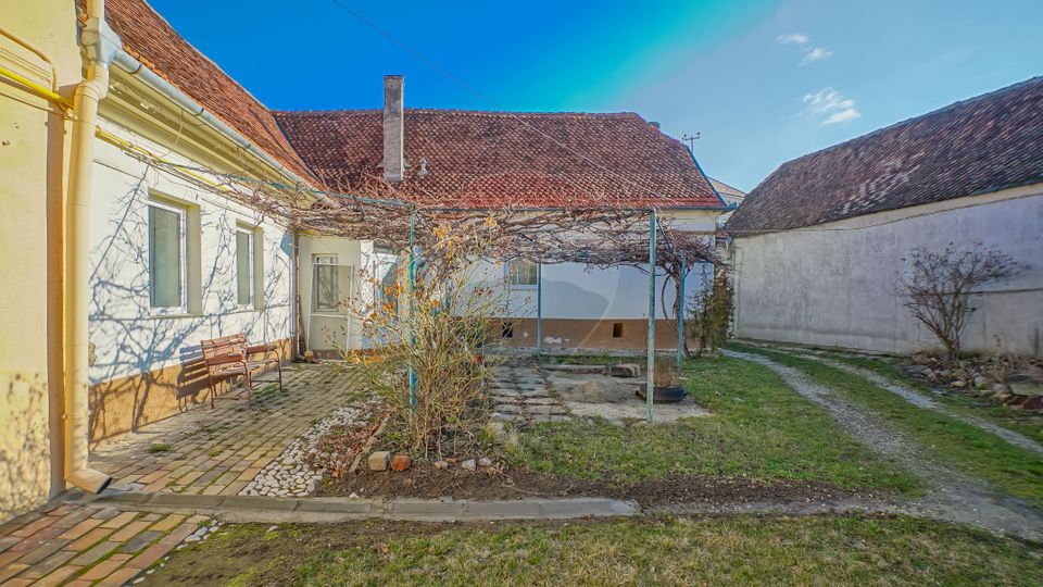 Cristian, locuinta saseasca, curte comuna