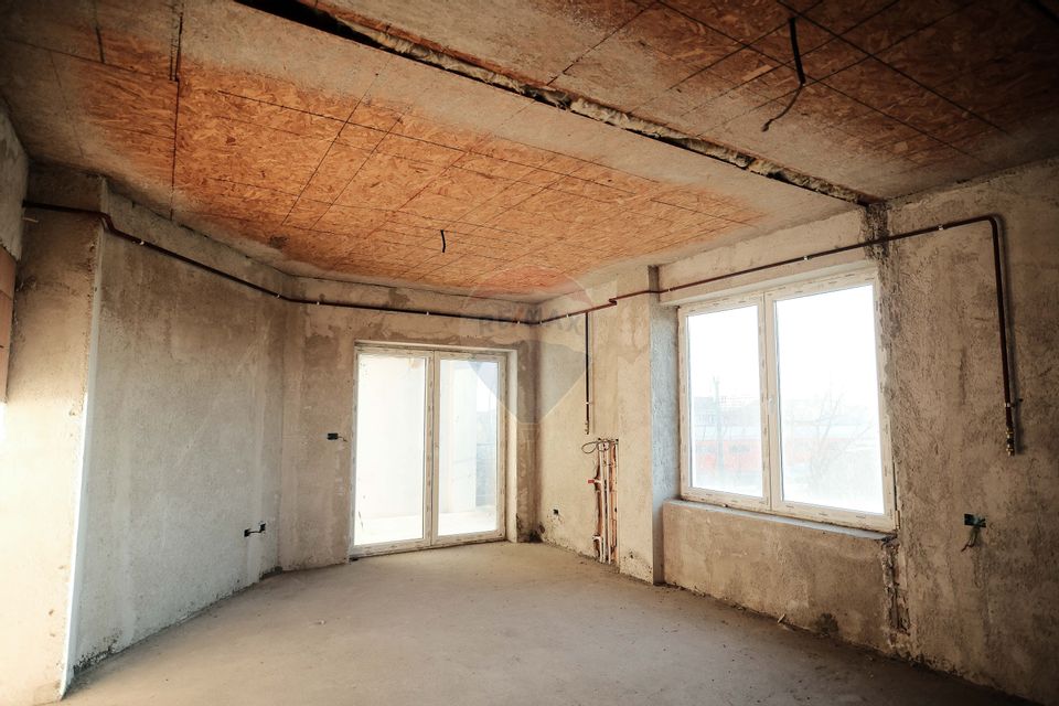 De vanzare bloc la gri format din 9 apartamente