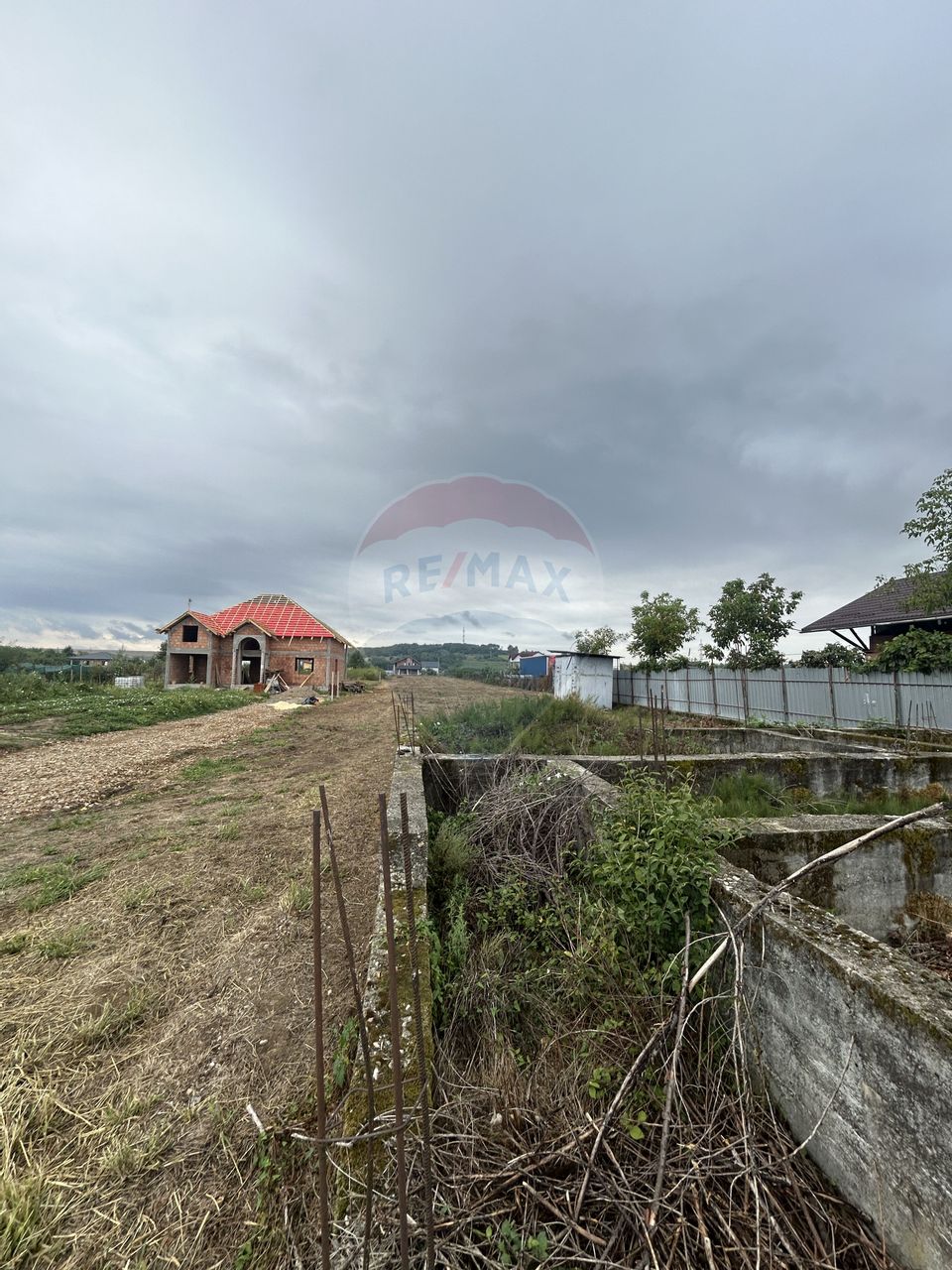 Teren 4,280mp Lapusel / Strada Primaverii cu fundatie si parcelabil