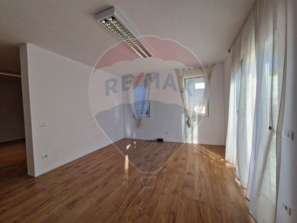 Casă NOUA /  8 camere / Filiasi / zona Piata