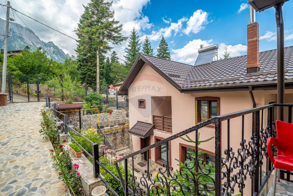 Vila moderna cu 2 corpuri in Busteni | Ideala pentru turism