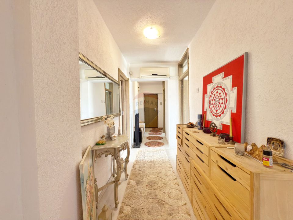 Apartament cu 4 camere de vânzare în zona Aurel Vlaicu