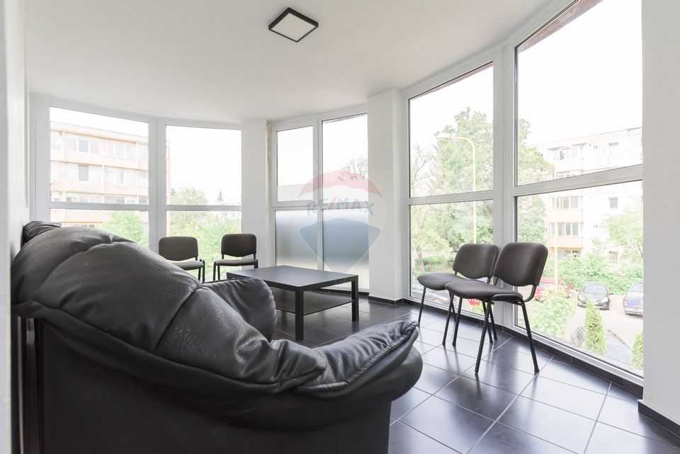 Hotel cu 23 unități de cazare, 2 săli de ședință, locație excelentă