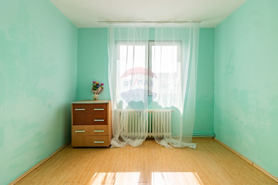 Apartament cu 3 camere de vânzare în zona Titan
