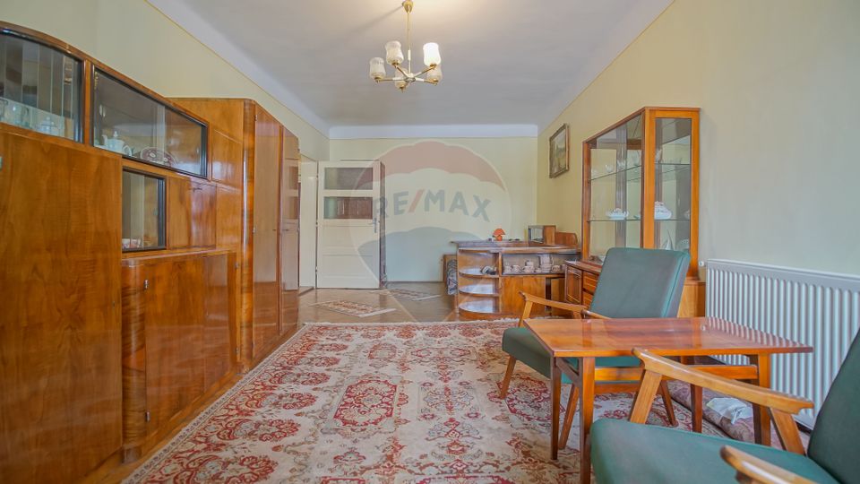 REZERVAT! Apartament spațios, cu loc de parcare, Centrul Istoric