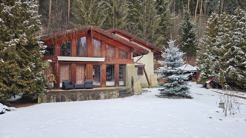 Vilă de lux cu 4 camere de vânzare în Câmpulung Moldovenesc, Suceava