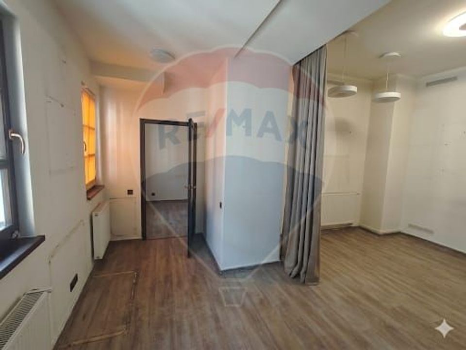 174sq.m Office Space for rent, Ultracentral area