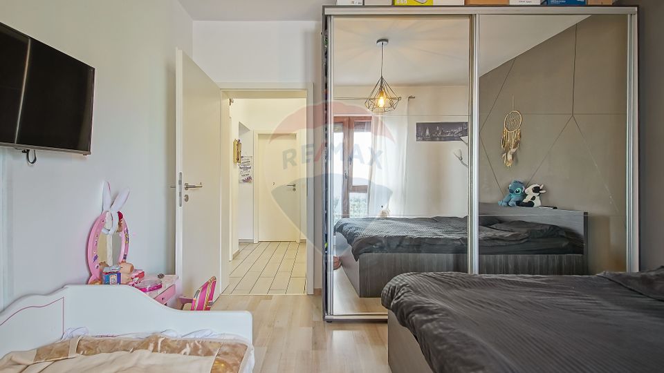 Apartament cu 3 camere de vânzare în zona Tractorul