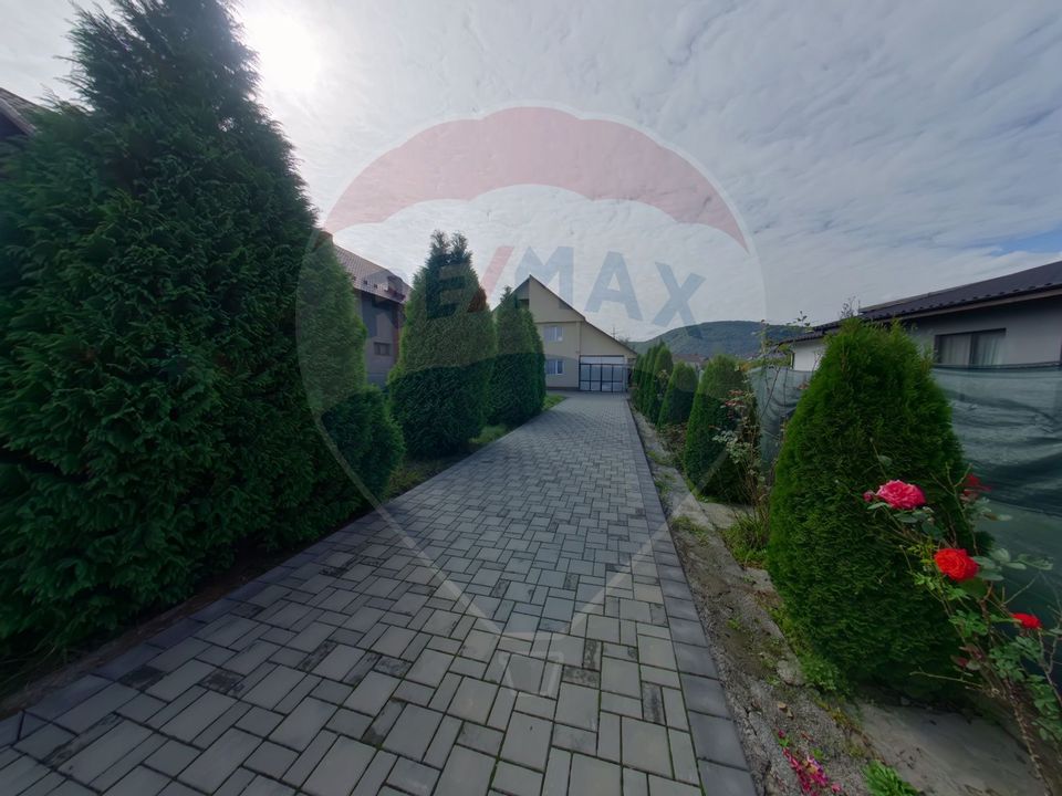 Casă / Vilă cu 5 camere de vânzare în zona Sud