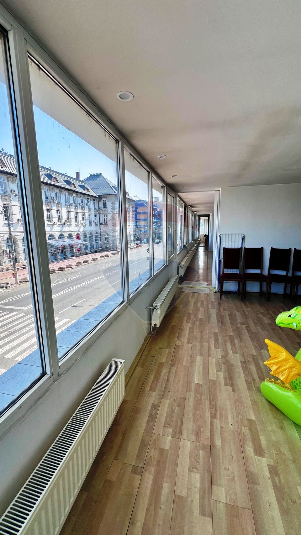 Apartament de vânzare Galați, 6 camere, Faleză - locuință sau birouri
