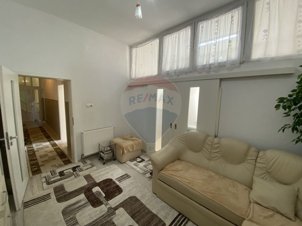 Apartament cu 3 camere de vanzare in zona Central