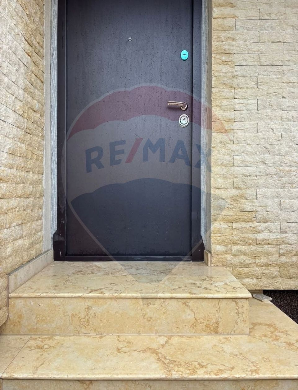 House for sale with 5 rooms and courtyard – Bragadiru