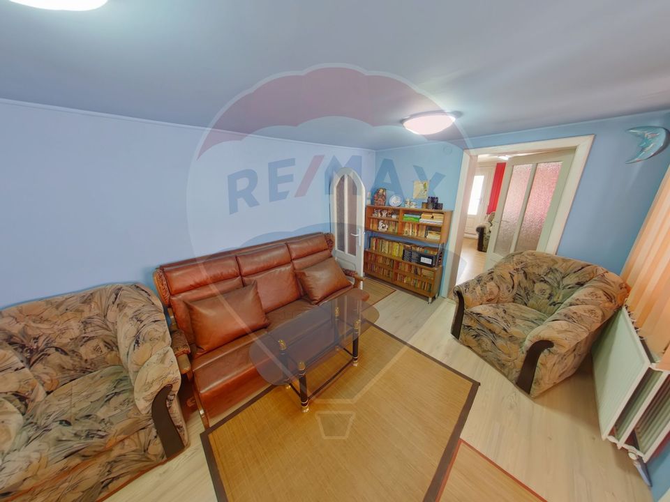 Casă / Vilă cu 16 camere de vânzare în zona Bobâlna