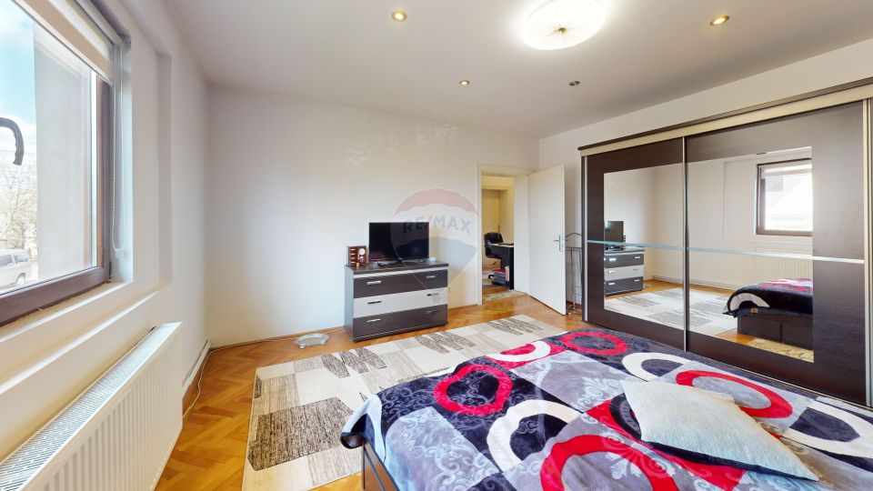 Casă / Vilă cu 4 camere de vânzare în zona Calea Poplacii